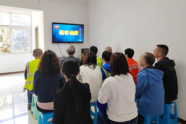 62624f5571168.jpg 觀看黨風廉政警示教育片《警鐘長鳴》.jpg