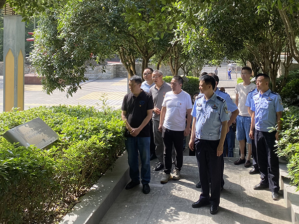 649be65e9b1fc.jpg 忠縣分公司與長(zhǎng)航公安忠縣派出所黨支部開(kāi)展共建活動(dòng)4.jpg